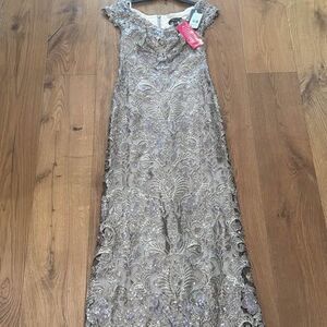 NWT Tadashi Shoji Metallic Sequin Lace Gown Cap Sleeve Formal Dress Petite 4P